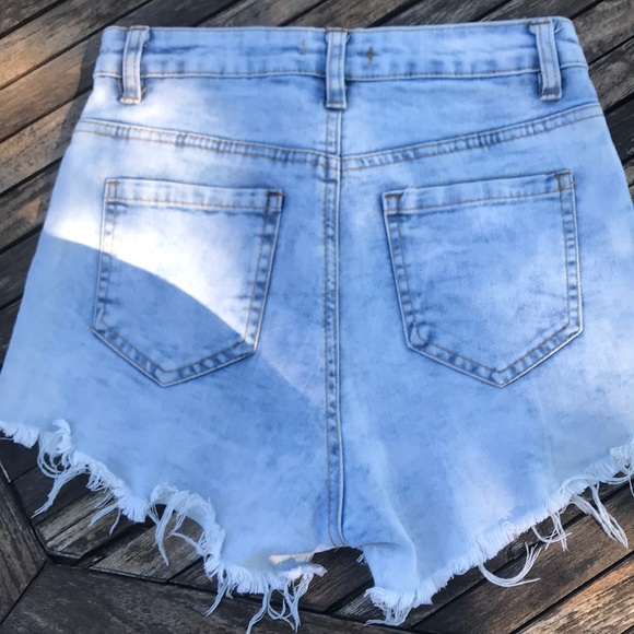 Jean shorts with daisies - Picture 2 of 2